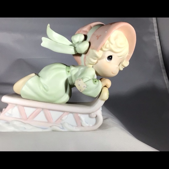 PRECIOUS MOMENTS “Slide into the...” sled figurine - Picture 10 of 16